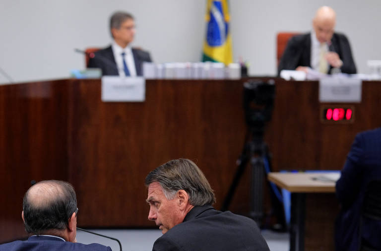 Ao ser questionado sobre ofensas proferidas contra ministros do STF, Bolsonaro pediu desculpa a Moraes por insinuar que membros da corte teriam recebido US$ 50 milhões