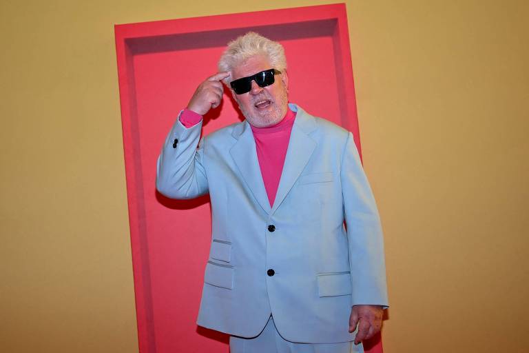 Pedro Almodóvar volta a dirigir em espanhol e deve lançar filme no ano que vem