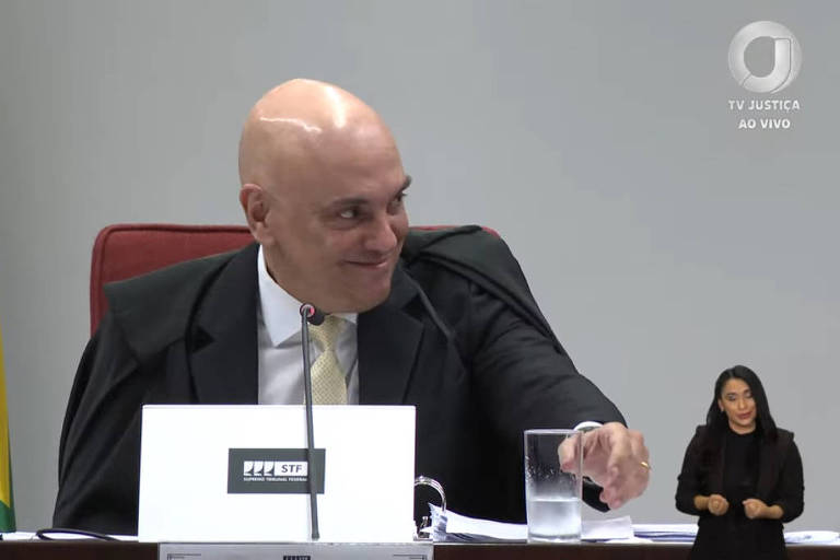 Moraes faz piadas e adota estilo 'paz e amor' em depoimentos de réus da trama golpista; assista