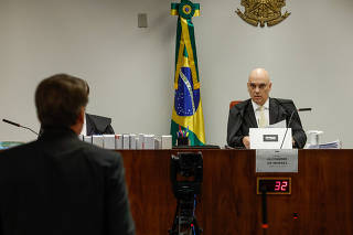 BOLSONARO NO BANCO DOS RÉUS DO STF