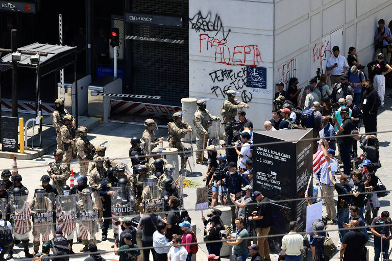 Califórnia aciona Justiça para bloquear ação de milhares de militares em Los Angeles