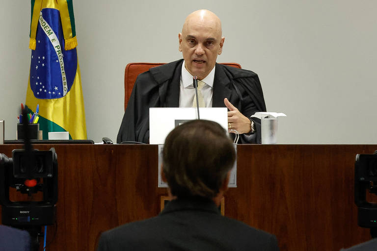 Duelo com Moraes expõe Bolsonaro acuado e sem novos argumentos