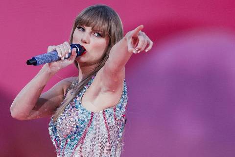 (FILES) American singer and songwriter Taylor Swift performs on stage as part of her Eras Tour in Lisbon on May 24, 2024. Pop icon Taylor Swift, who has been publicly feuding with record executives since 2019 over the rights to her early music, now owns her entire catalogue, she said on her website May 30, 2025. (Photo by ANDRE DIAS NOBRE / AFP) / RESTRICTED TO EDITORIAL USE / NO FRONT PAGE OR MAGAZINE POWER