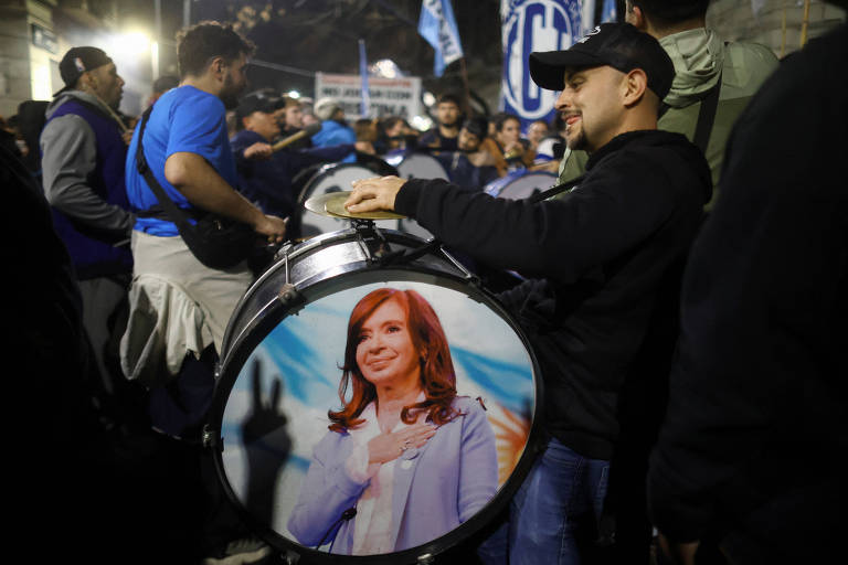 Reação de apoiadores de Cristina Kirchner mistura tristeza e indignação