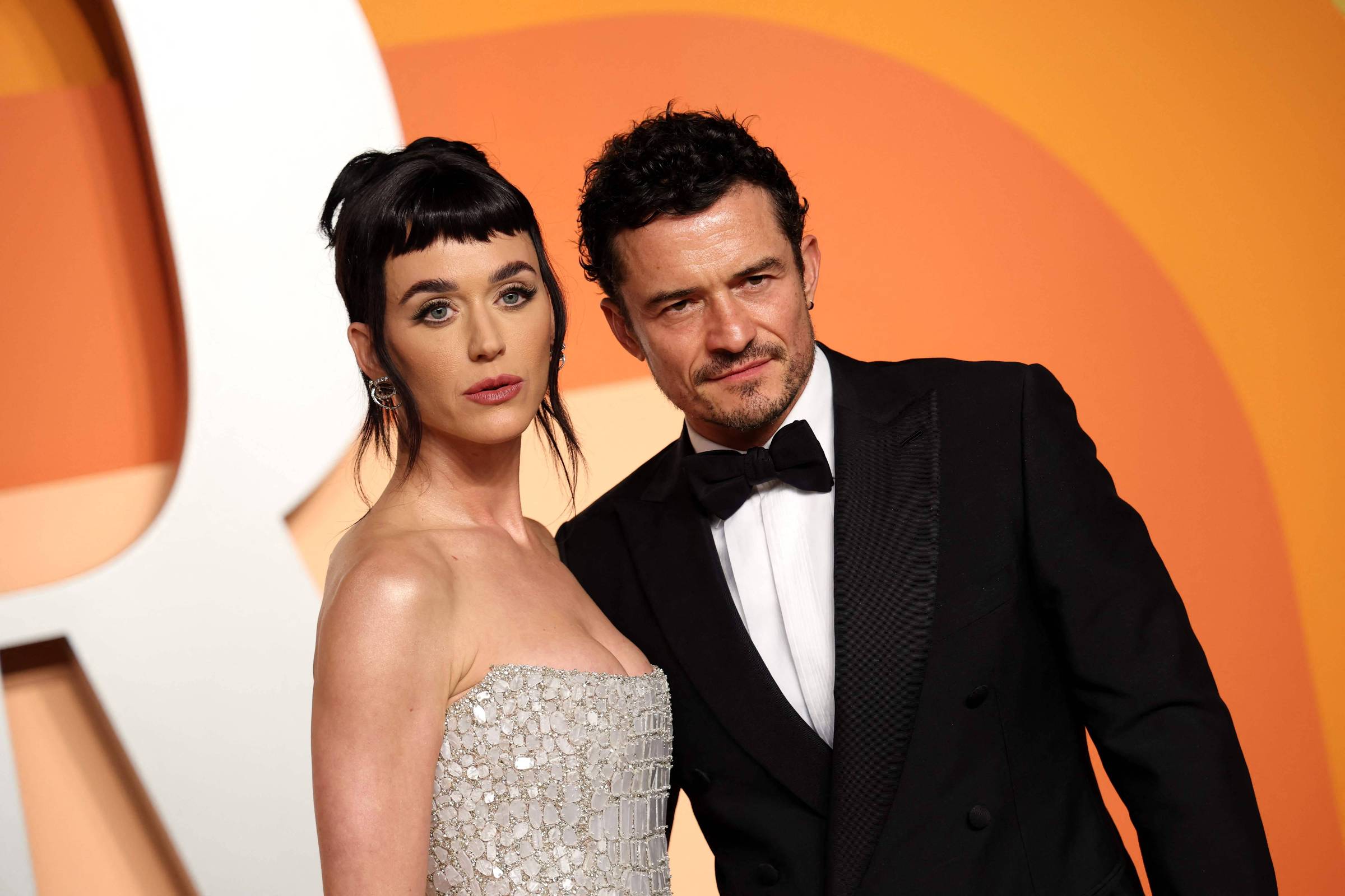 Katy Perry canta sobre término meses depois de se separar de Orlando Bloom