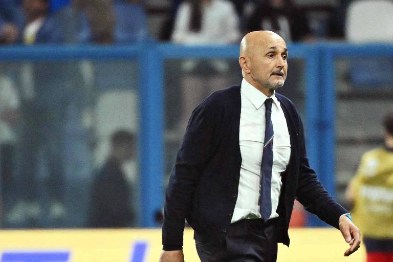 A um ano da Copa, Itália em crise busca treinador