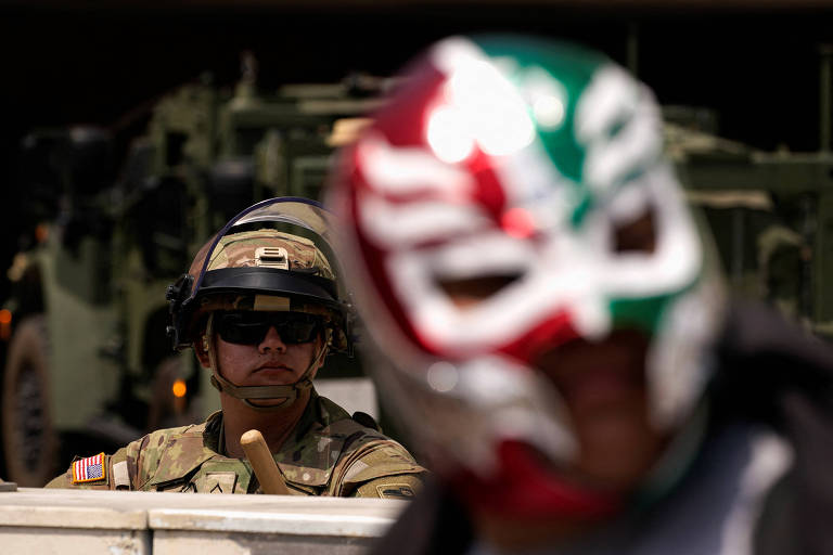 Fuzileiros navais se preparam para entrar em Los Angeles enquanto protestos se espalham pelos EUA