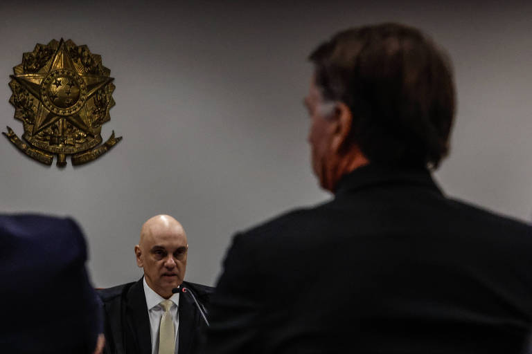 Direita ignora fala sobre 'malucos' e exalta Bolsonaro como alvo de forças malignas