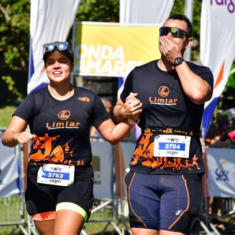 O Casal Corredor de Fortaleza, Gabriel Lobo e Amanda Chagas, na Maratona do Rio de 2023