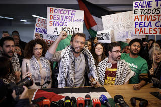 Ativista brasileiro preso por Israel chega a SPepede que governo boicote Tel Aviv