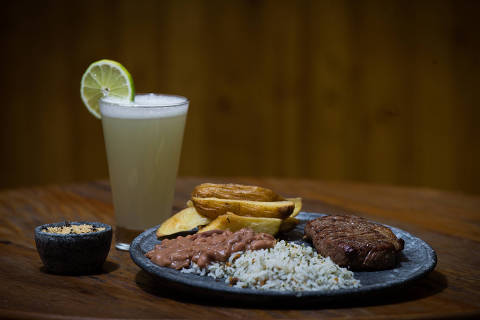 SAO PAULOS/ SP, BRASIL, 05-07-2022: Prato executivo (Arroz, feijao e contra) do restaurante Buteco da Carne, na Repblica.   (Foto: Zanone Fraissat/Folhapress, MERCADO)***EXCLUSIVO****
