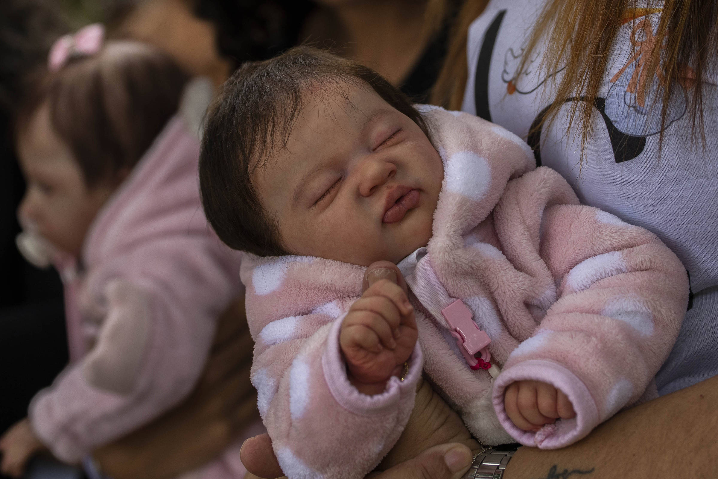 'Bebês reborn' estão em todo lugar ou isso é ilusão das redes sociais?