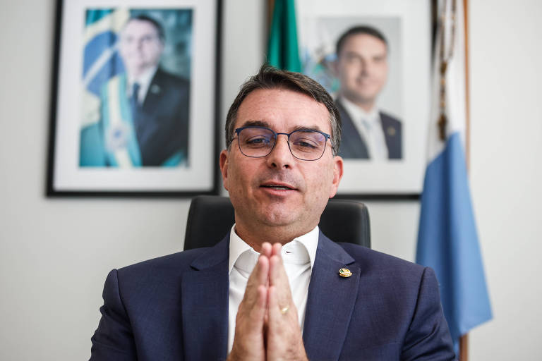 Juiz rejeita ação contra Flávio Bolsonaro e BRB por mansão em Brasília