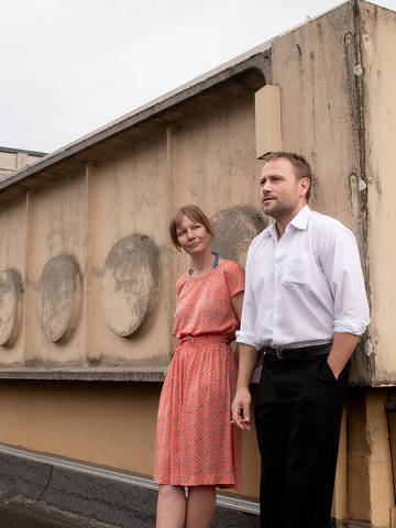 Sandra Hüller e Max Riemelt em cena do filme 'O Grande Golpe do Leste', dirigido por Natja Brunckhorst