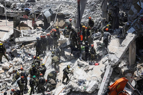 Irã mata 11 no maior ataque a Israel, que alveja ministério; veja vídeo