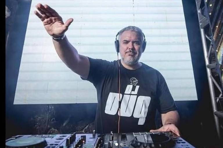 Ex-presidente da Colômbia vira DJ após mandato; veja vídeos