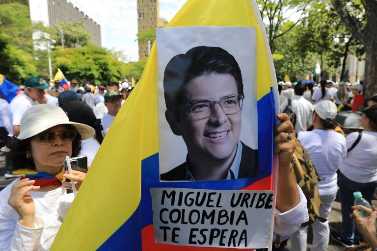 Pré-candidato à Presidência da Colômbia alvo de atentado passa por cirurgia de emergência no cérebro