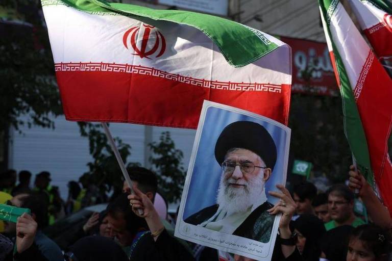Khamenei chama Israel de 'cachorro dos EUA' e diz que Irã está pronto para responder a novos ataques