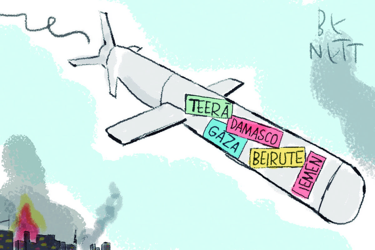 A charge de hoje da Folha é de Benett (@cartunistabenett). A imagem mostra o desenho que mostra um míssil voando pelo céu, com fumaça e destruição em segundo plano. No corpo do míssil, há várias etiquetas coloridas com nomes escritos nelas, como em malas de viagem geralmente usadas por turistas. Da frente para trás as etiquetas dizem: TEERÃ (verde), GAZA (azul), DAMASCO (vermelho), BEIRUTE (amarelo) e IÊMEN (rosa/vermelho)