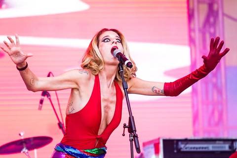 Letrux em show no festival Sarará 2019, na esplanada do Mineirão 2019, em Belo Horizonte