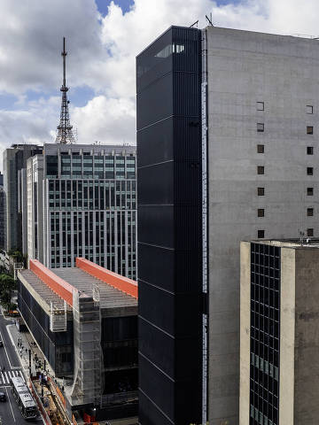 Sao Paulo, SP, BRASIL, 22-11-2024:  Abertura do predio anexo do MASP: Vista predio  anexo ( a dir) e do MASP na av Paulista que sera inaugurado  (Foto: Eduardo Knapp/Folhapress, ILUSTRADA)