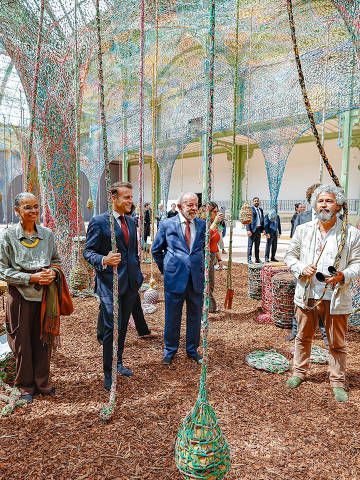 Paris - França, 06.06.2025 - Presidente da República, Luiz Inácio Lula da Silva, durante visita à exposição Nosso Barco Tambor Terra, de Ernesto Neto, na companhia do Presidente da República Francesa, Emmanuel Macron e da senhora Brigitte Macron no Grand Palais
( Foto: Ricardo Stuckert /Divulgação  PR ) DIREITOS RESERVADOS. NÃO PUBLICAR SEM AUTORIZAÇÃO DO DETENTOR DOS DIREITOS AUTORAIS E DE IMAGEM