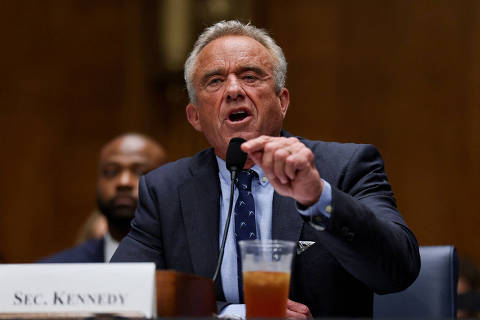 FILE PHOTO: U.S. Health and Human Services (HHS) Secretary Robert F. Kennedy Jr. testifies before a Senate Health, Education, Labor & Pensions Committee hearing on the Department of Health and Human Services budget, on Capitol Hill in Washington, D.C., U.S., May 14, 2025. REUTERS/Leah Millis/File Photo ORG XMIT: FW1