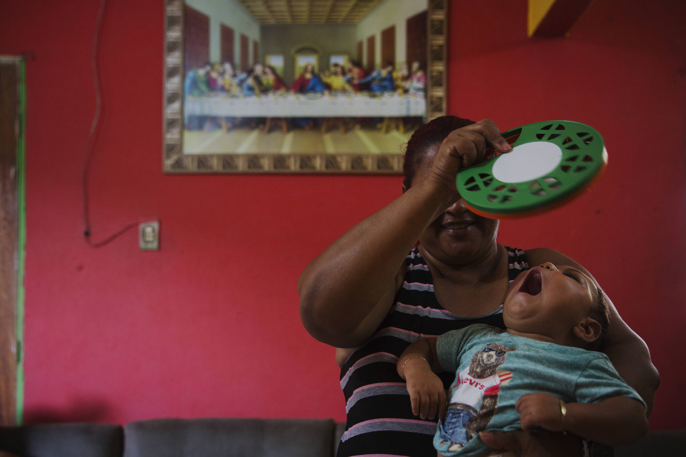 Congresso derruba veto e retoma pensão vitalícia a crianças com microcefalia