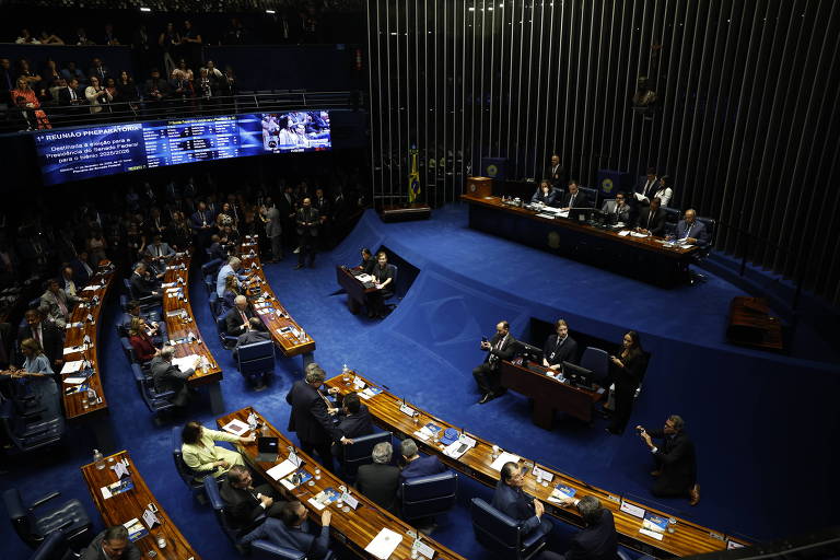Alcolumbre lê pedido de criação de CPI sobre facções e milícias