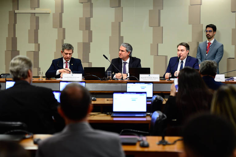 Congresso quer tirar da Previdência decisão sobre juros do consignado de aposentados