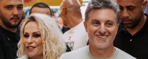 Nos corredores do Mercadão, Ana Maria e Luciano Huck foram cercados por uma multidão de fãs e curiosos