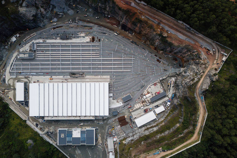 Imagem aérea do pátio Morro Grande; local abrigará oficina de manutenção, administração geral e o centro de controle operacional da futura linha 6, entre outros