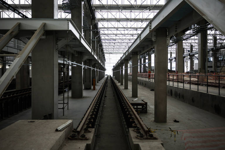 Vala para revisão e manutenção de trens em estrutura montada no pátio Morro Grande