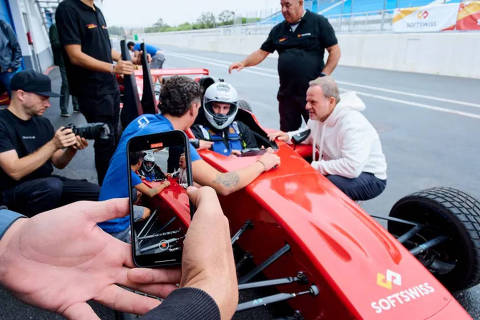 SOFTSWISS e Rubens Barrichello: impulsionando inovação e confiança no iGaming