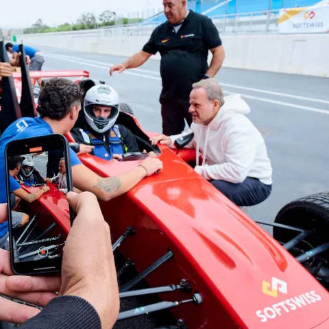 SOFTSWISS e Rubens Barrichello: impulsionando inovação e confiança no iGaming