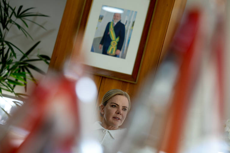 Gleisi critica alta de juros do BC, mas Lula ainda silencia