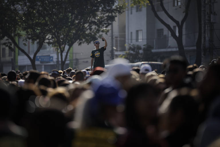 Concentração de fiéis para a  Marcha para Jesus na av Tiradentes, no centro de SP