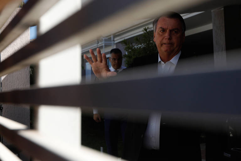 Cartões de vacina: a partir de dados obtidos em quebras de sigilo de Mauro Cid no processo sobre vazamento de dados foram obtidos elementos que se desdobraram em outras investigações como a do cartão de vacina. A investigação envolvendo a suspeita sobre falsificação de comprovantes de vacinação teve a relatoria distribuída a Moraes por causa do inquérito das milícias digitais