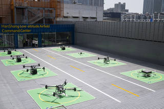 CHINA-HUBEI-WUHAN-LOW-ALTITUDE LOGISTICS-NEW ROUTES (CN)