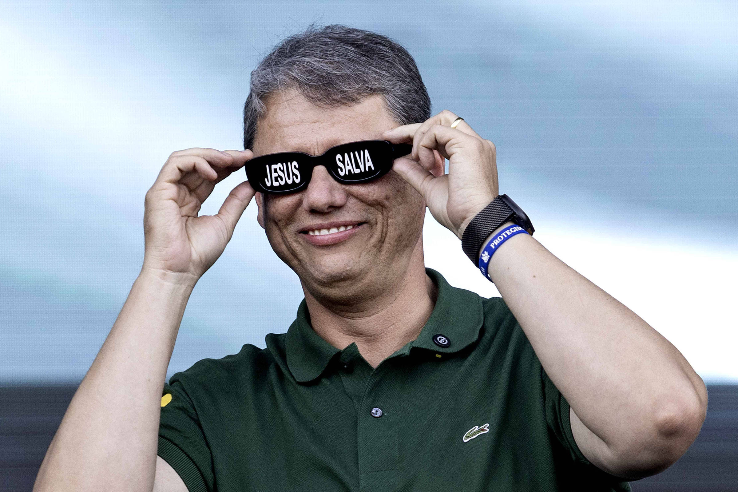 Tarcísio atrai liderança evangélica mais que Michelle para substituir Bolsonaro