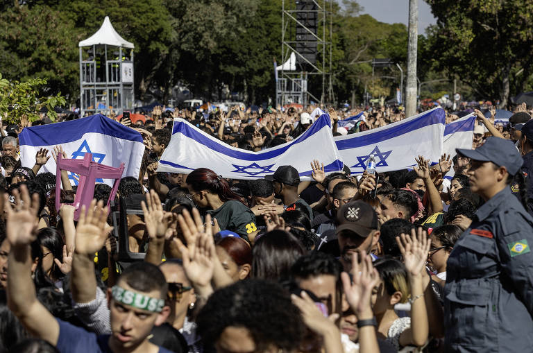 Evangélicos exibem bandeiras de Israel durante a Marcha
