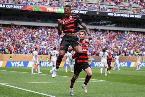 PHILADELPHIA, PENNSYLVANIA - JUNE 20: Bruno Henrique #27 of CR Flamengo celebrates scoring his team's first goal during the FIFA Club World Cup 2025 group D match between CR Flamengo and Chelsea FC at Lincoln Financial Field on June 20, 2025 in Philadelphia, Pennsylvania.   David Ramos/Getty Images/AFP (Photo by David Ramos / GETTY IMAGES NORTH AMERICA / Getty Images via AFP)