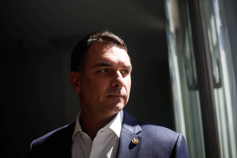 Por que Flávio Bolsonaro está solto?