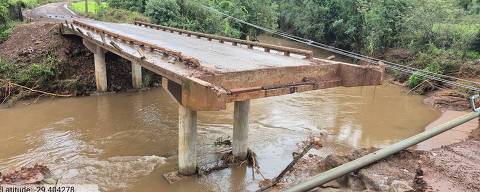 SÃO PAULO (SP) - 21.6.25 - Parte de ponte desabou em Jaguari, na região central do Rio Grande do Sul, por causa das chuvas desta semana