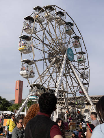 RIO DE JANEIRO, RJ, BRASIL, 14.06.2025: BIENAL DO LIVRO-RIO-CULTURA  Movimento de visitantes durante o segundo dia da Bienal do Livro, na zona oeste do Rio de Janeiro. O evento contou com atrações culturais e estandes de editoras nacionais e internacionais. (Foto: Eduardo Anizelli/Folhapress)

