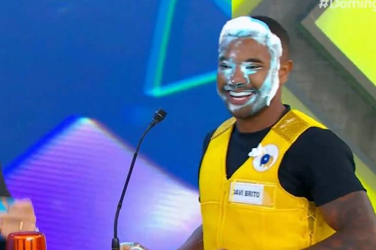 Davi Brito erra plural de 'limão' e vira meme nas redes sociais