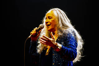 Maria Bethânia se apresenta no Espaço Unimed