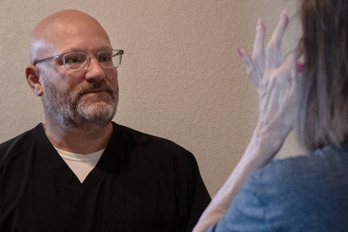 'Sinto como se tivessem mentido para mim': Quando um surto de sarampo chega em casa