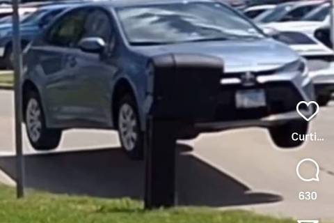 Carro em estrada de Missouri