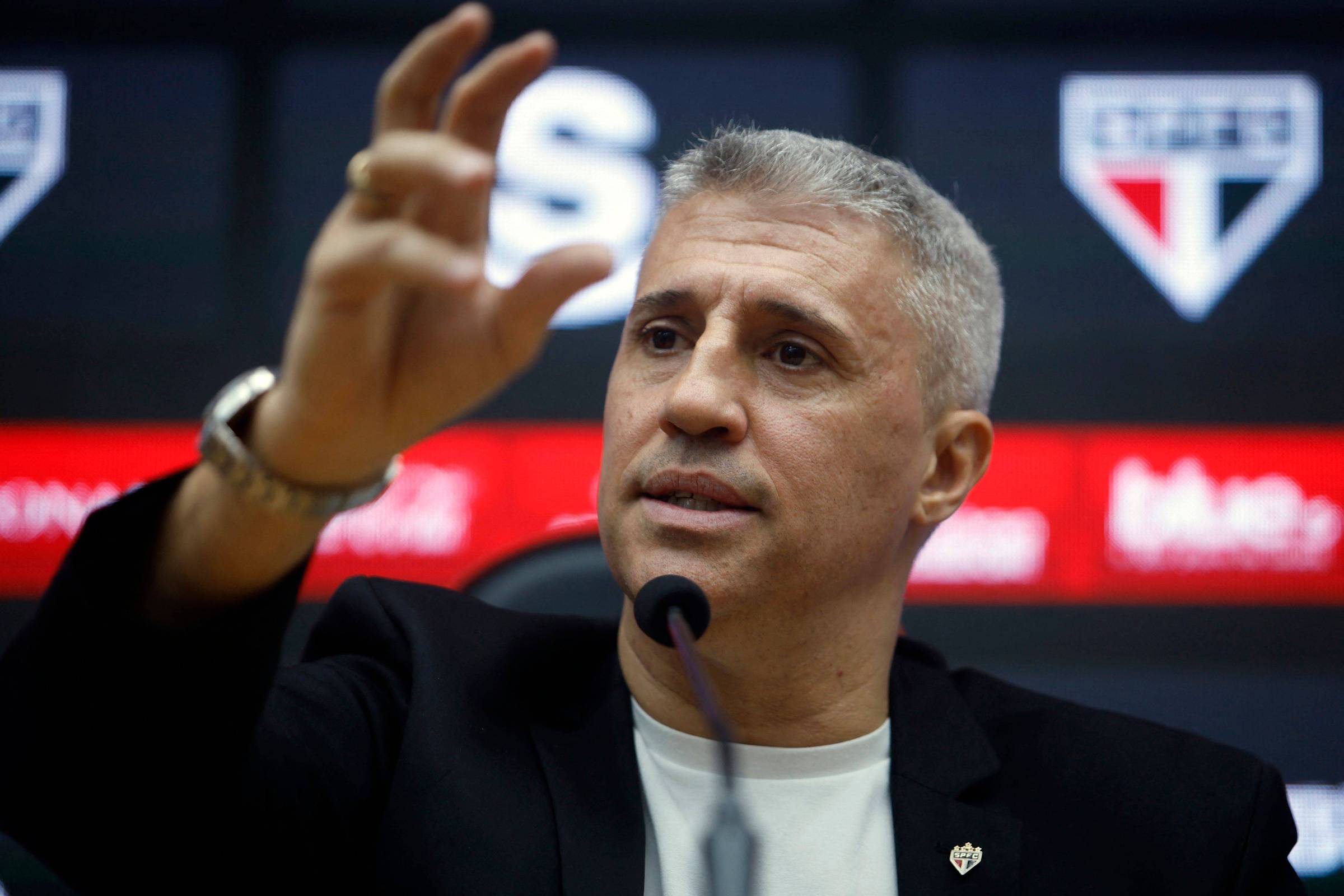 Futebol brasileiro está entre os melhores e desempenho na Copa de Clubes não surpreende, diz Crespo